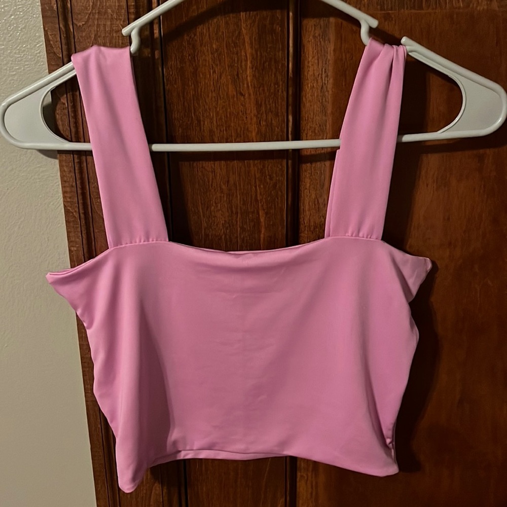pink tank top